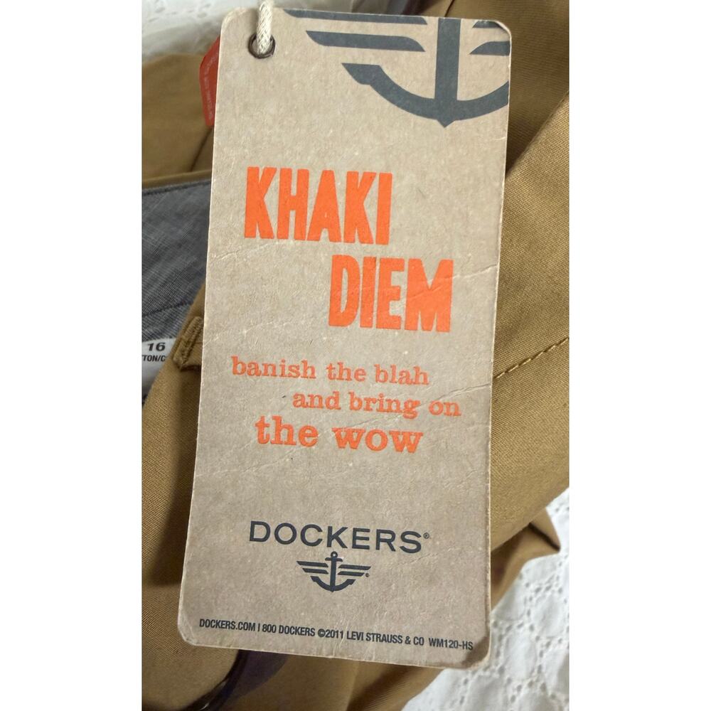 Dockers Womens Khaki Pants Size 16 Metro Capri Stretch Crop Slash Pockets New - Picture 9 of 11